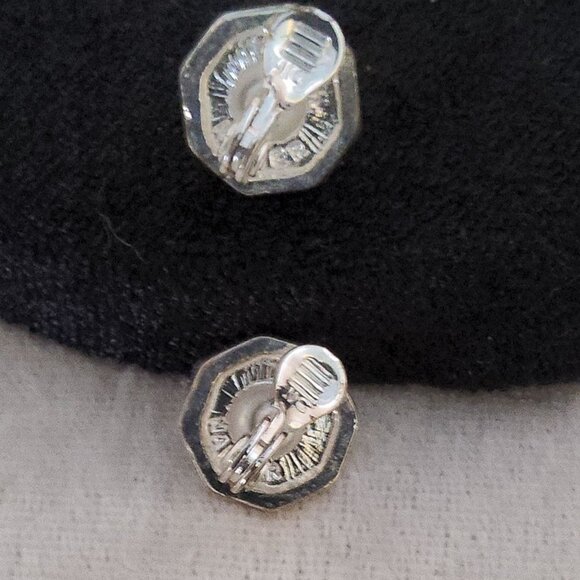 Vintage JJG Jonette for Napier Silver Tone Octagon Faux Pearl Clip On Earrings - Picture 4 of 5